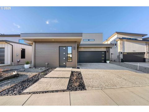 A home in Coos Bay