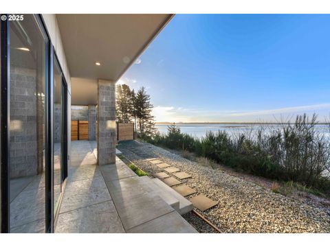 A home in Coos Bay