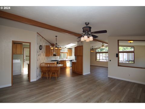 A home in Reedsport