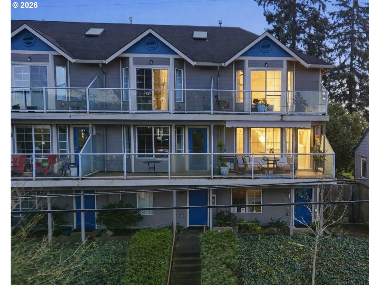 Photo 1 of 26 — 2760 E MCLOUGHLIN BLVD, Vancouver, WA 98661