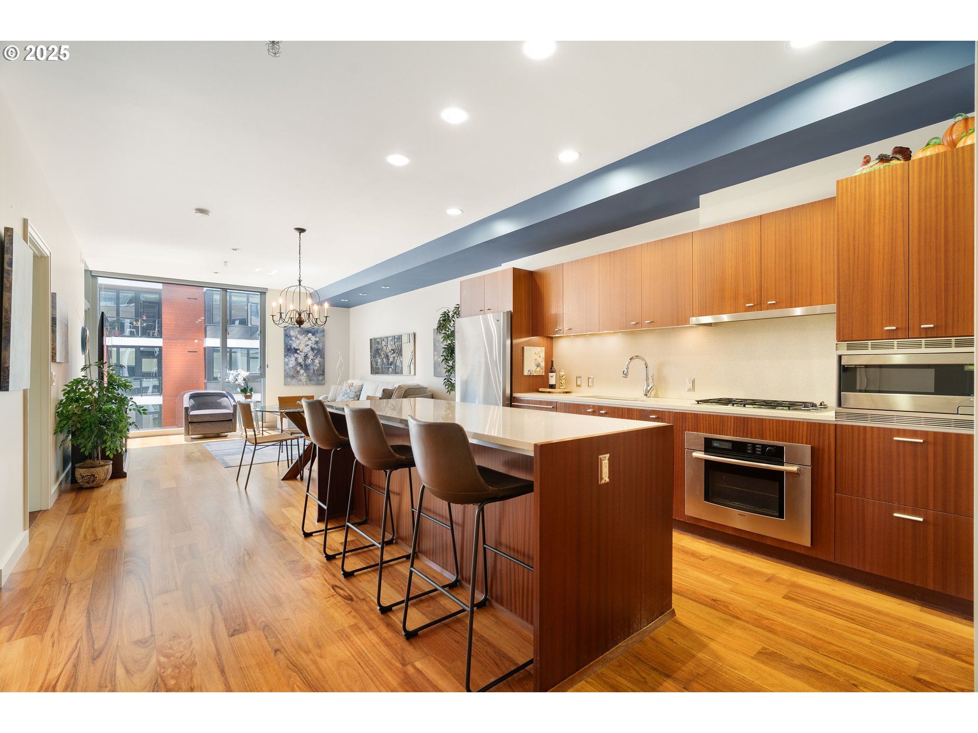 841 S GAINES ST 325
