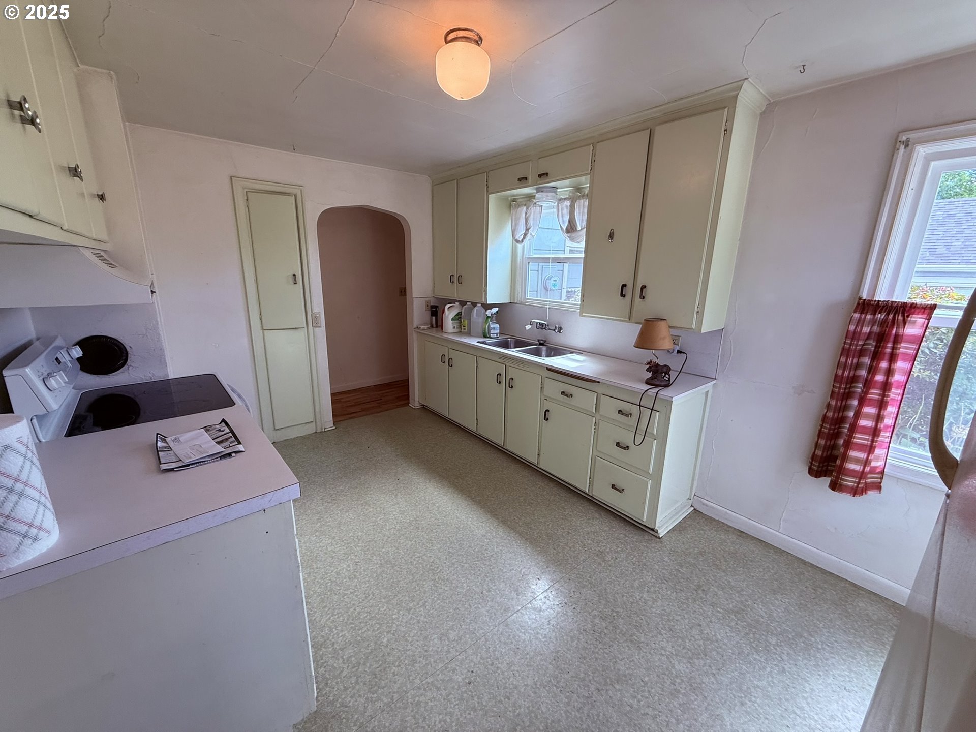 810 W 18TH AVE