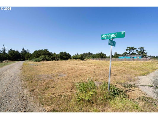 HIGHLAND AVE, BANDON, OR 97411 - Image fdda86b9e4f48b08d136e1eced1e8fef/3059196521