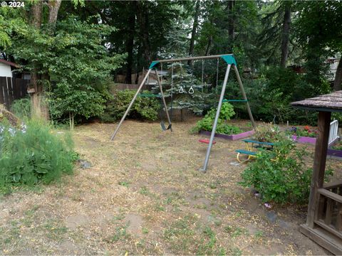 A home in Cascade Locks