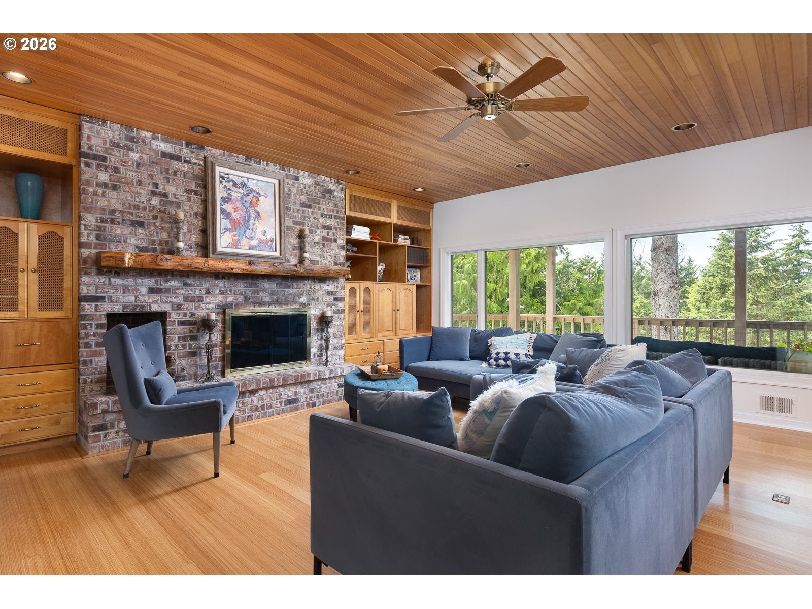 488 LOOKOUT DR