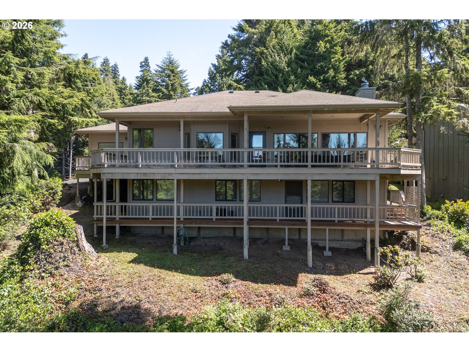 488 LOOKOUT DR