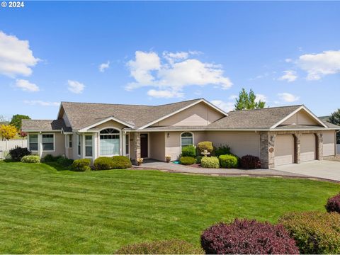 A home in Baker City