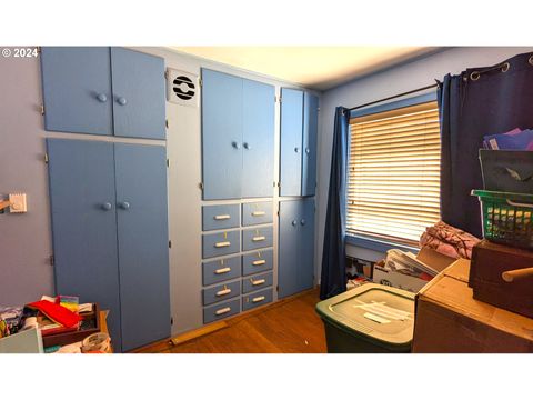 Tiny photo for 47880 W 2nd St, Oakridge, OR 97463 (MLS # 264158548)