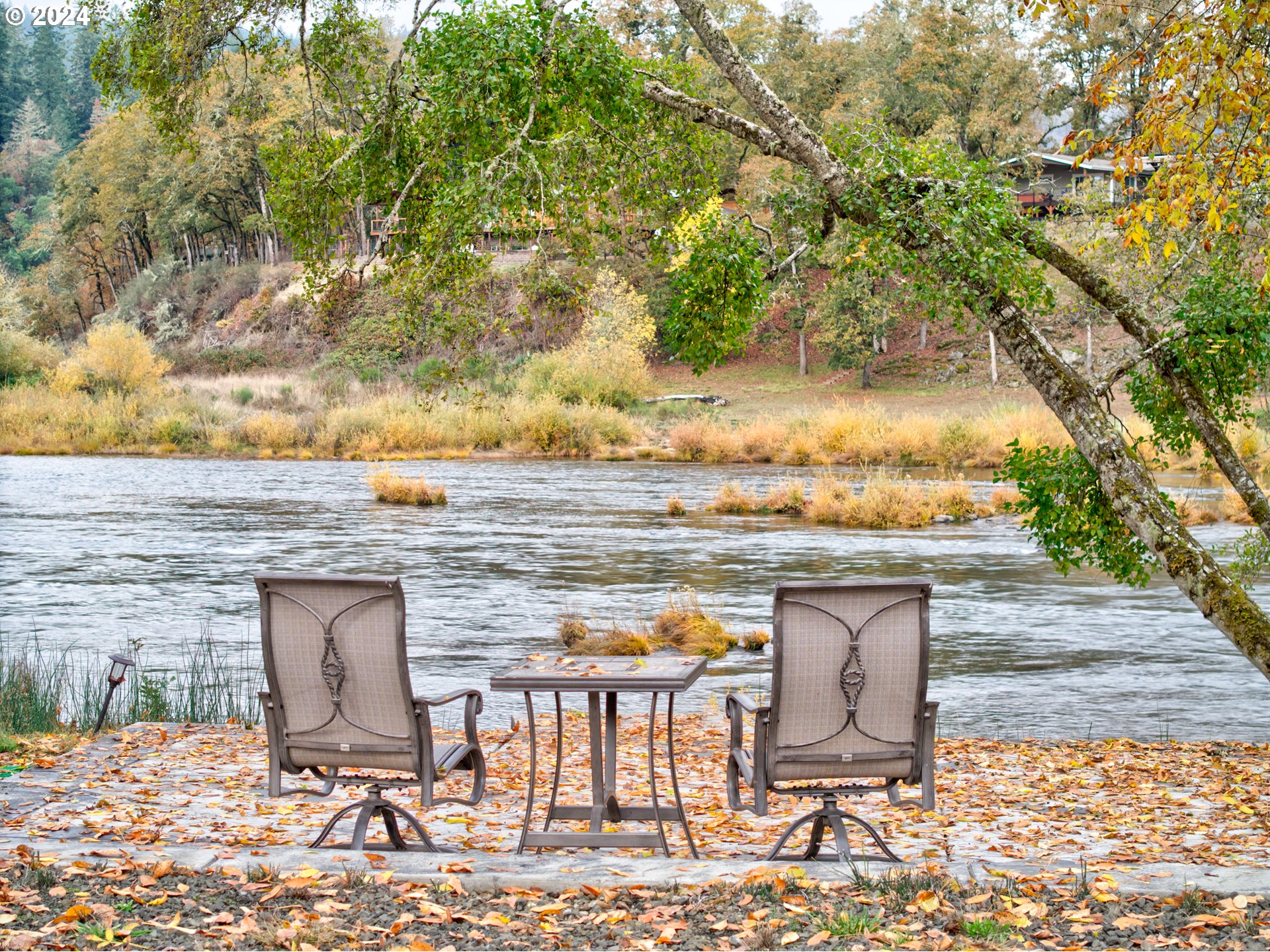 2665 WHISTLERS PARK RD