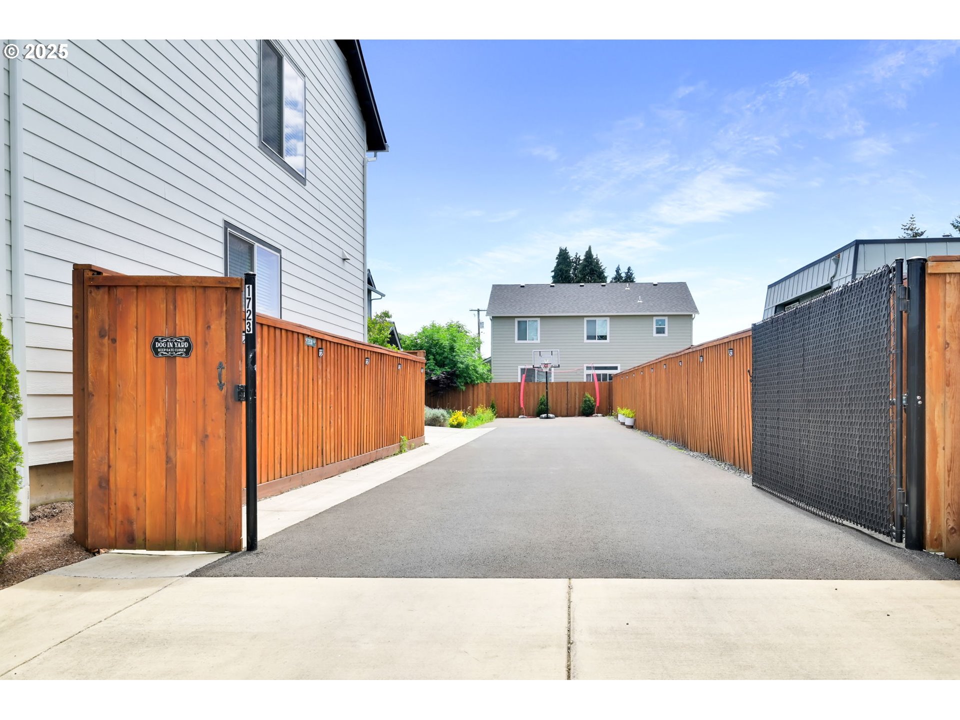 1723 DOTIE DR