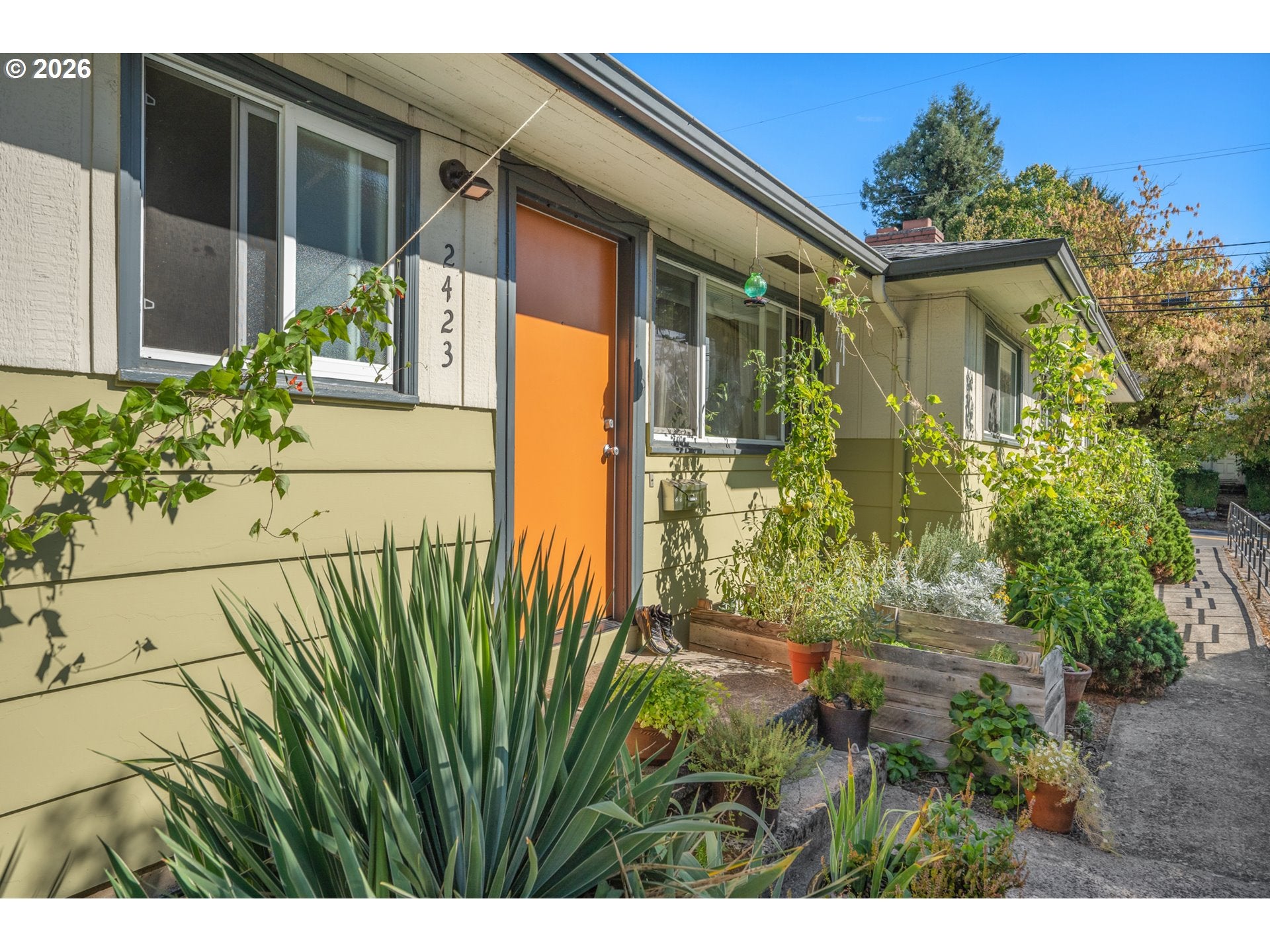 2421 SE 52ND AVE