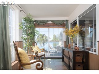 584 N Tomahawk Island DR