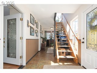 584 N Tomahawk Island DR