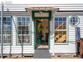 584 N Tomahawk Island DR