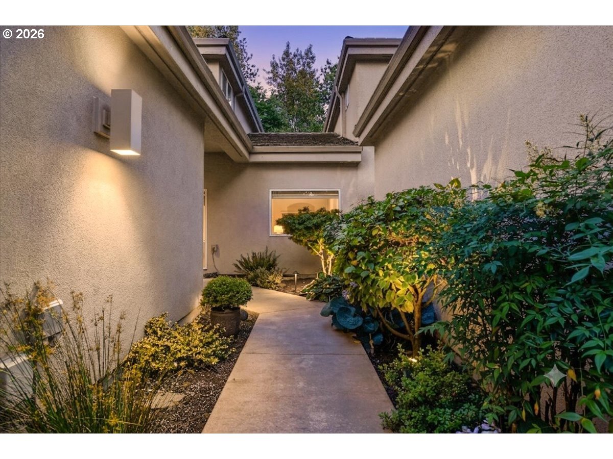 9623 NE OAK VIEW DR