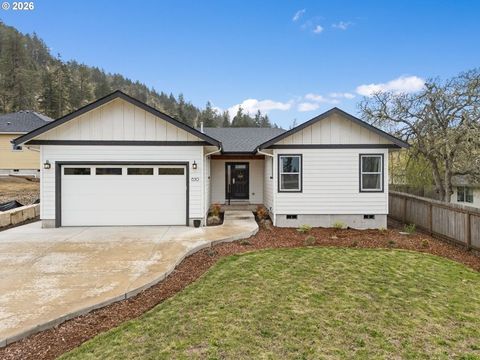 Photo of 630 S 10th St, Creswell, OR 97426 (MLS # 289828518)