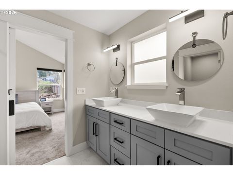 Tiny photo for 630 S 10th St, Creswell, OR 97426 (MLS # 289828518)