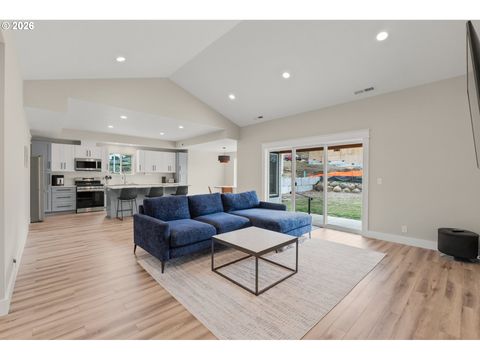 Tiny photo for 630 S 10th St, Creswell, OR 97426 (MLS # 289828518)