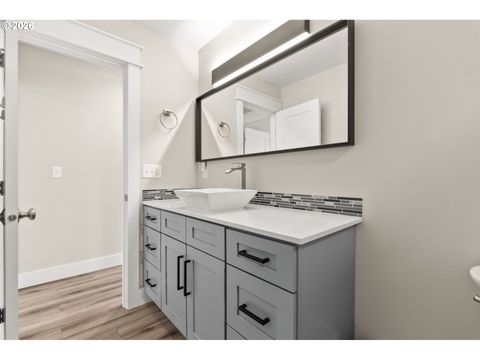 Tiny photo for 630 S 10th St, Creswell, OR 97426 (MLS # 289828518)