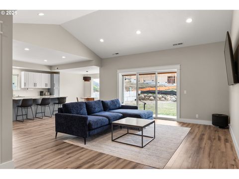 Tiny photo for 630 S 10th St, Creswell, OR 97426 (MLS # 289828518)