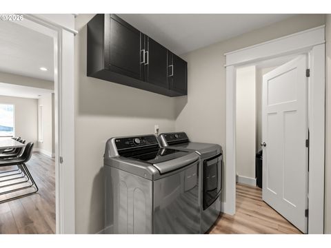 Tiny photo for 630 S 10th St, Creswell, OR 97426 (MLS # 289828518)