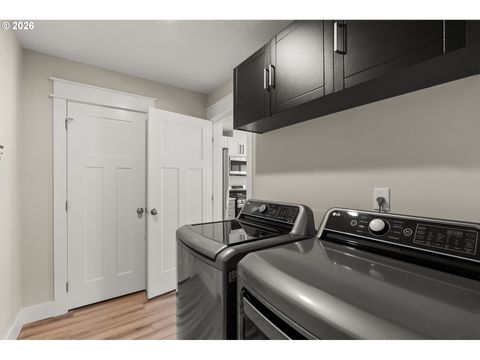 Tiny photo for 630 S 10th St, Creswell, OR 97426 (MLS # 289828518)