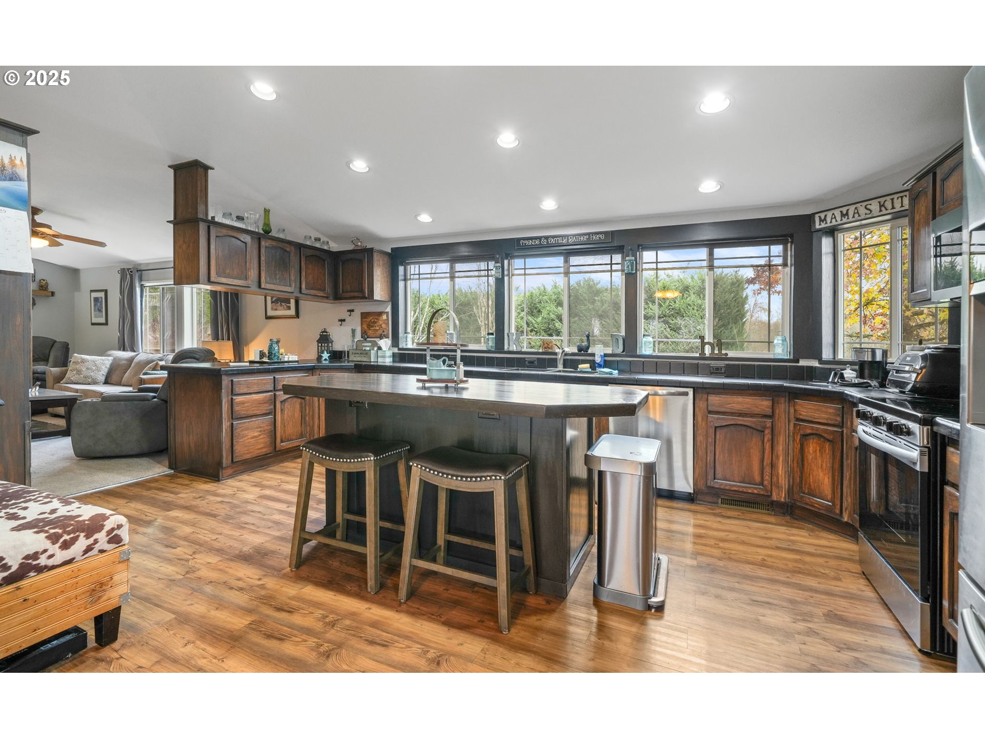 Harrisburg, Oregon 97446, United States, 3 Bedrooms Bedrooms, ,2 BathroomsBathrooms,Residential,Active,251890