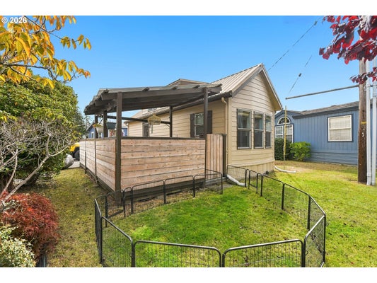 1795 28TH CT, COOS BAY, OR 97420 - Image ff2fbd64f5611896499fe5f68fe1d612/3935653512