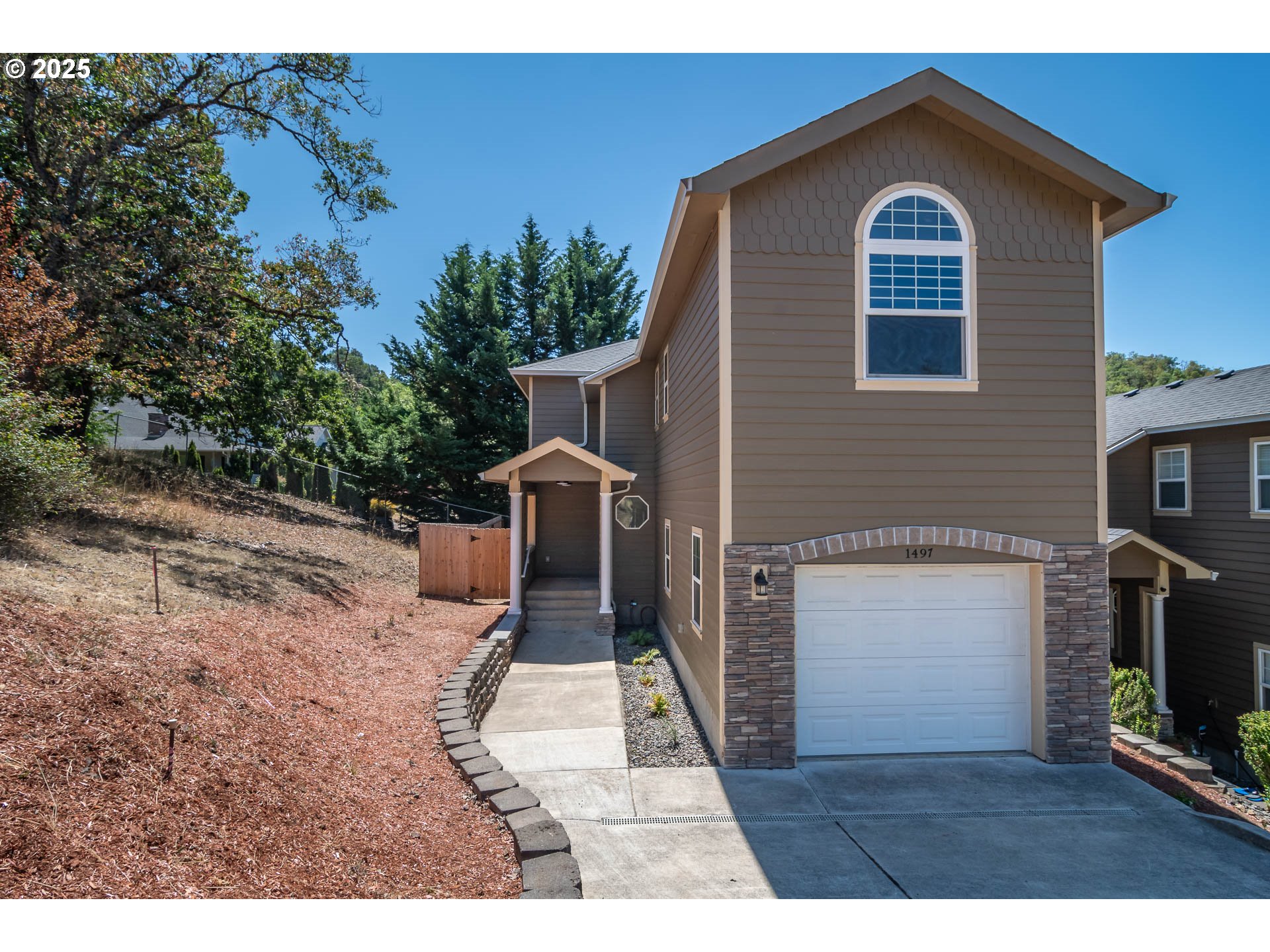 1497 NE ROCKY RIDGE DR