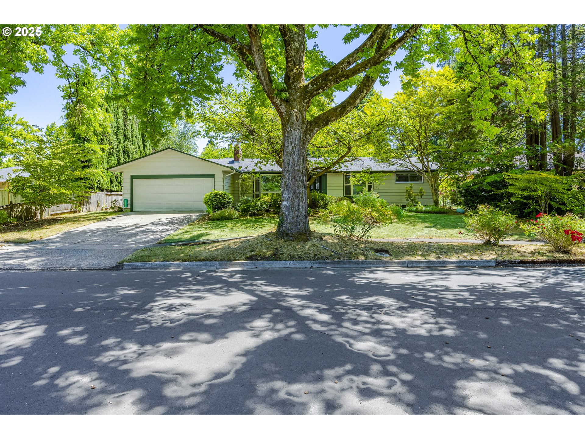 1075 SHARON WAY