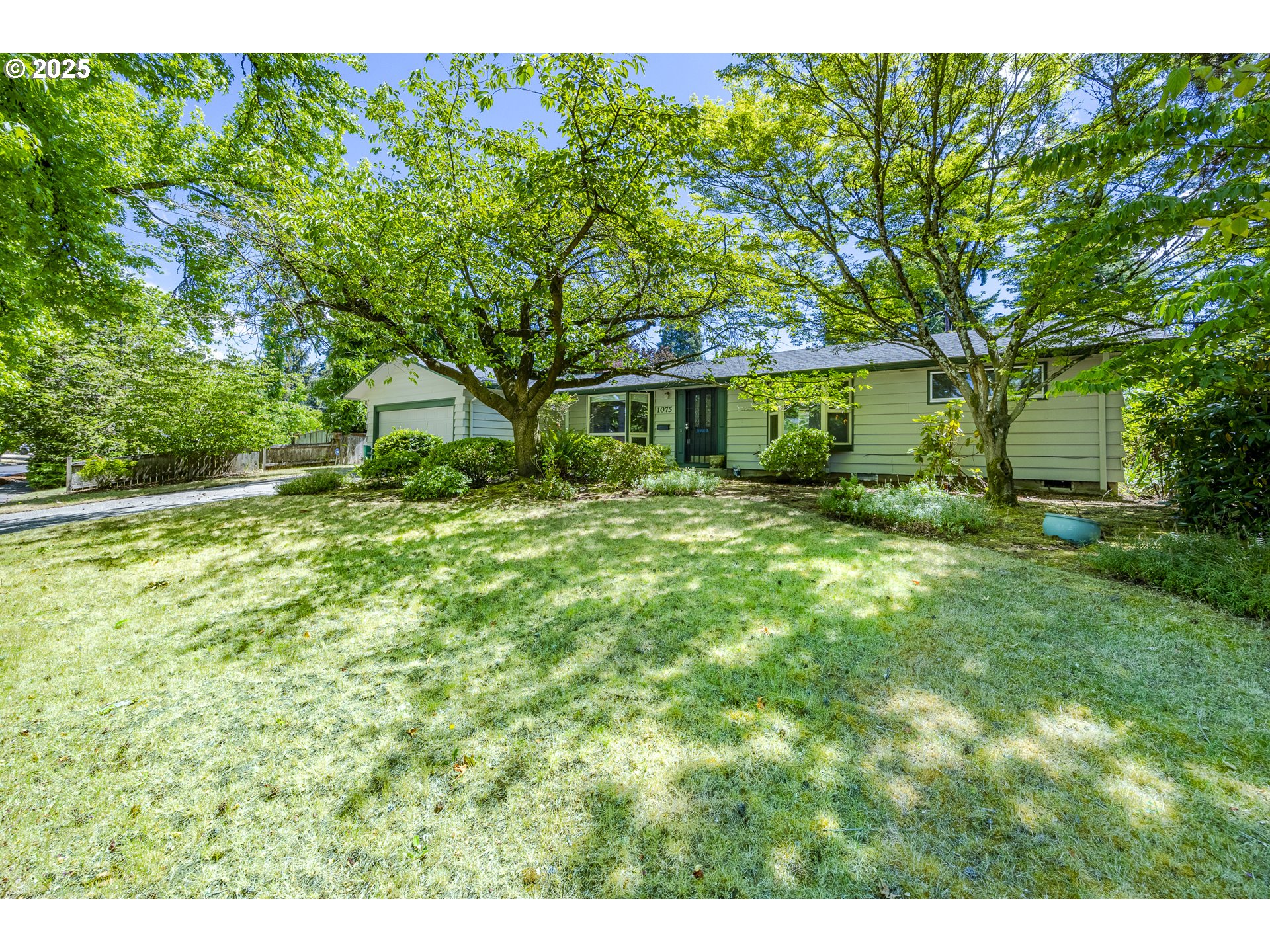1075 SHARON WAY