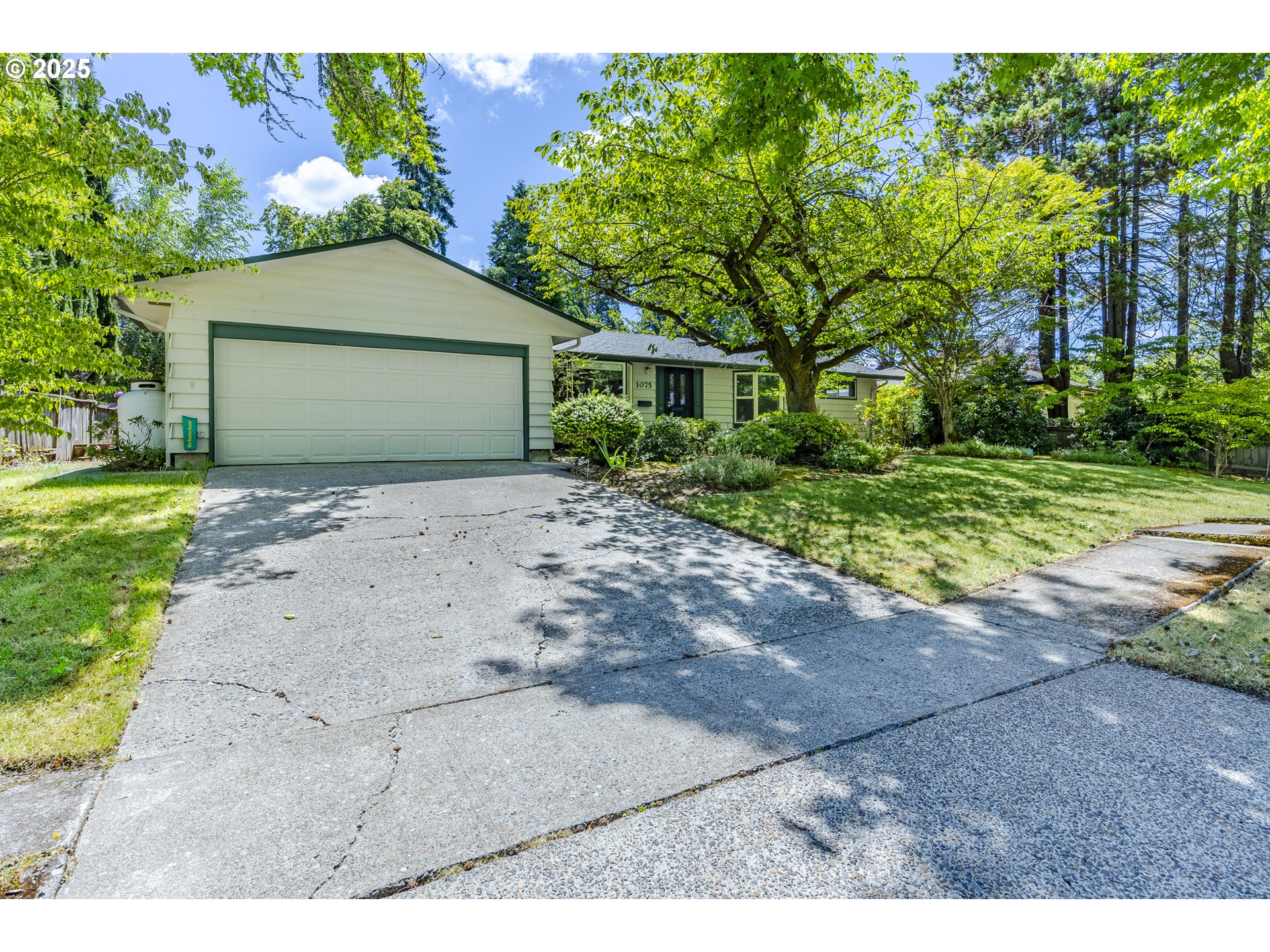 1075 SHARON WAY