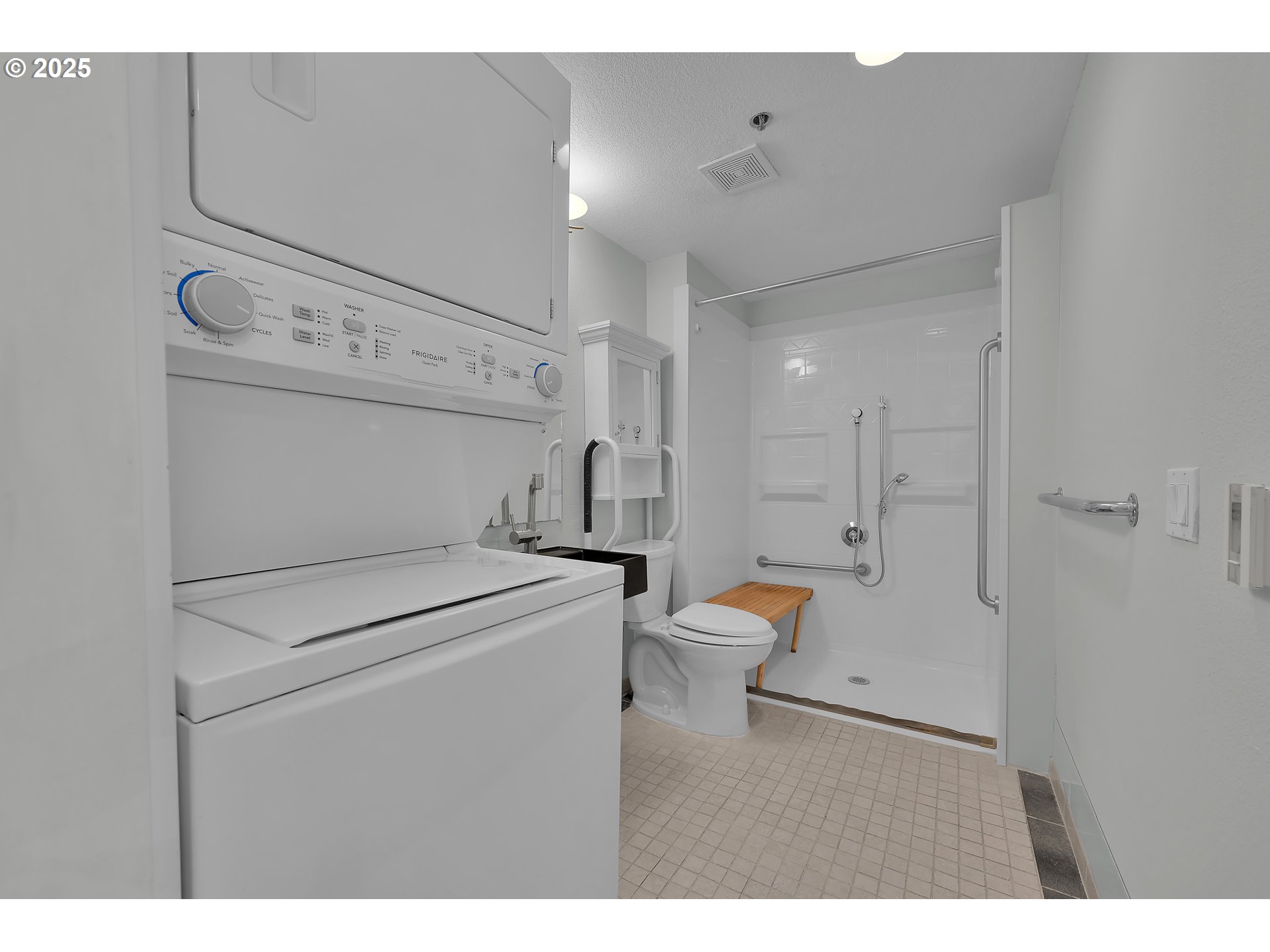 Eugene, Oregon 97401, United States, 1 Bedroom Bedrooms, ,1 BathroomBathrooms,Residential,Pending,541