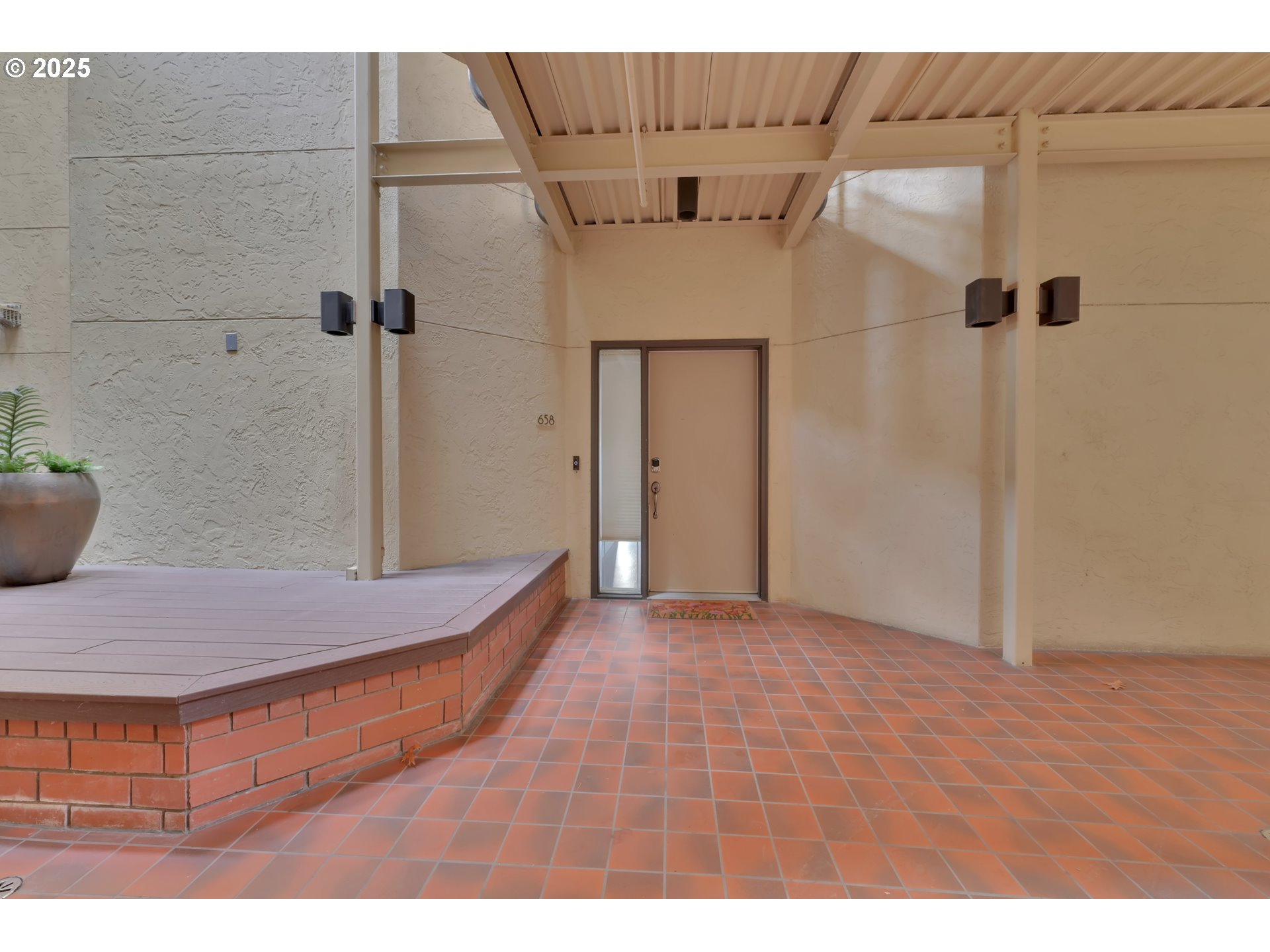 Eugene, Oregon 97401, United States, 1 Bedroom Bedrooms, ,1 BathroomBathrooms,Residential,Pending,541