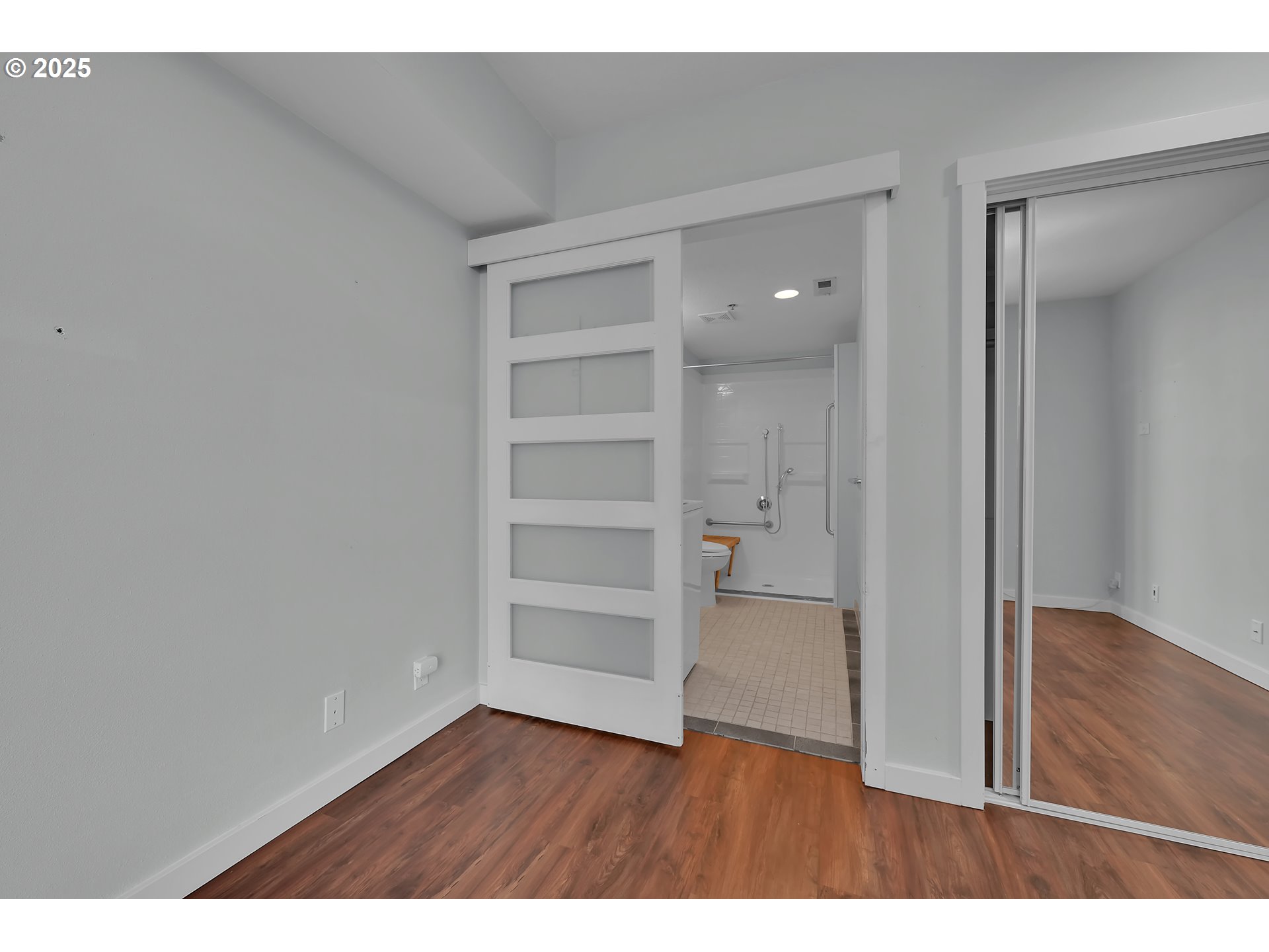 Eugene, Oregon 97401, United States, 1 Bedroom Bedrooms, ,1 BathroomBathrooms,Residential,Pending,541