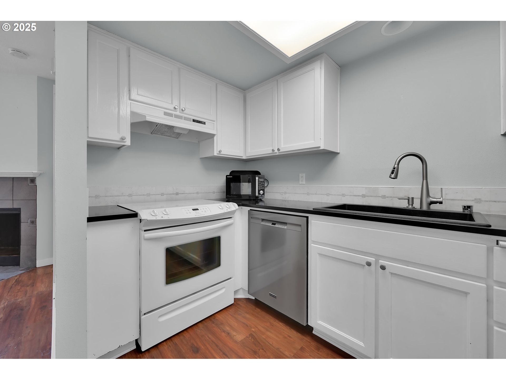 Eugene, Oregon 97401, United States, 1 Bedroom Bedrooms, ,1 BathroomBathrooms,Residential,Pending,541