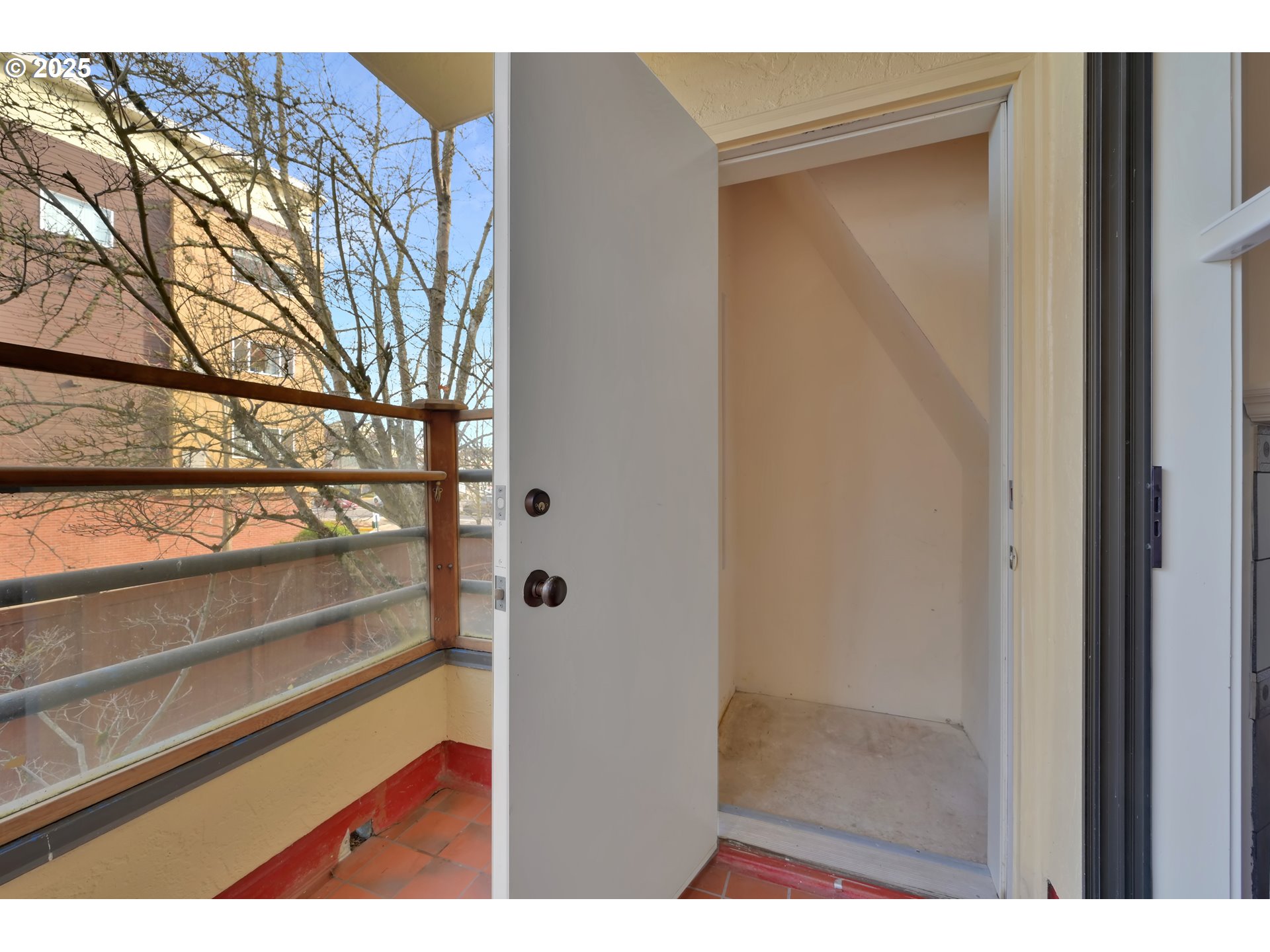 Eugene, Oregon 97401, United States, 1 Bedroom Bedrooms, ,1 BathroomBathrooms,Residential,Pending,541