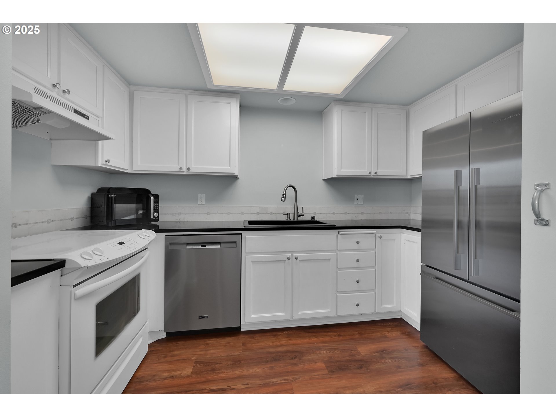 Eugene, Oregon 97401, United States, 1 Bedroom Bedrooms, ,1 BathroomBathrooms,Residential,Pending,541