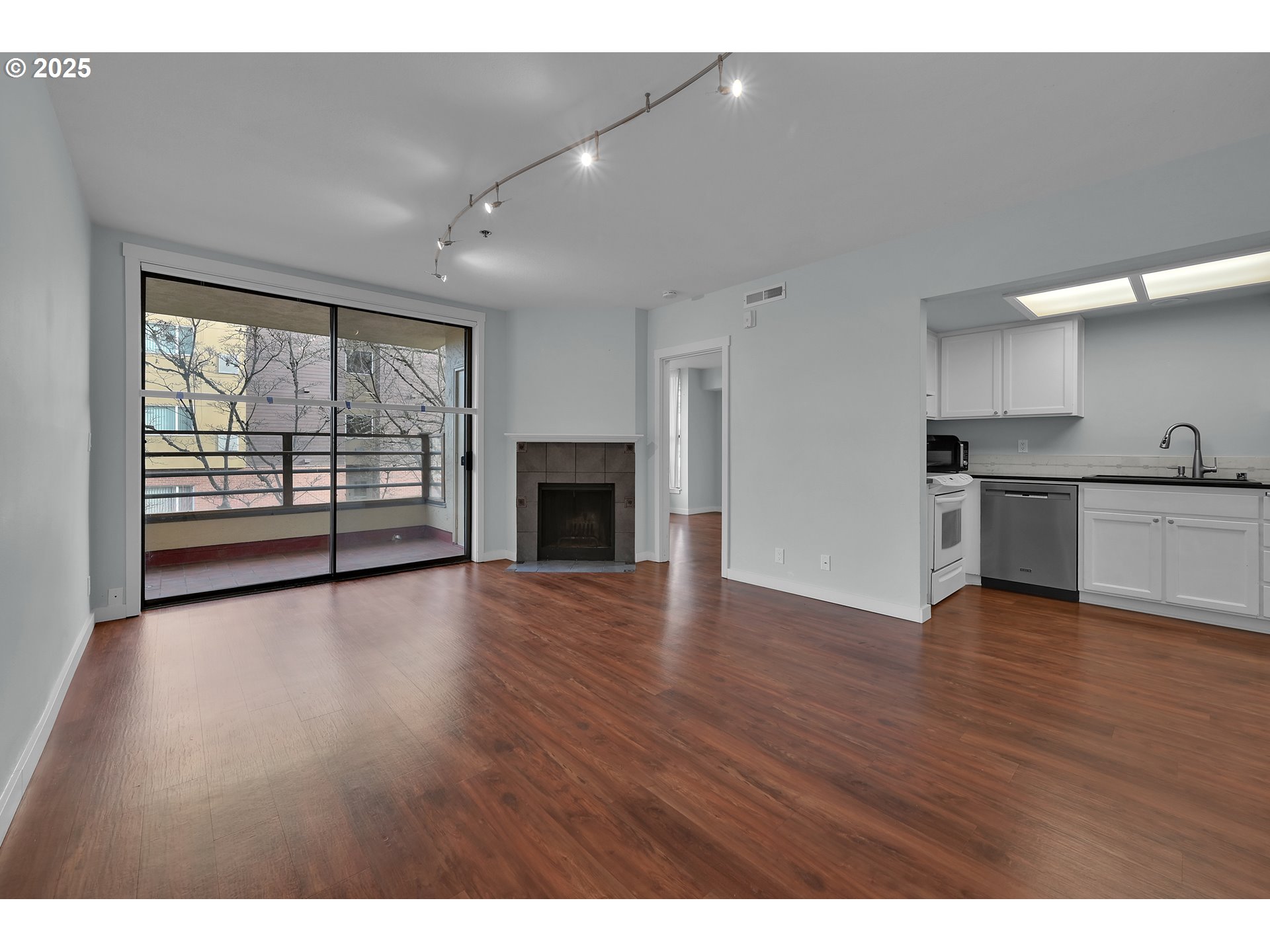 Eugene, Oregon 97401, United States, 1 Bedroom Bedrooms, ,1 BathroomBathrooms,Residential,Pending,541