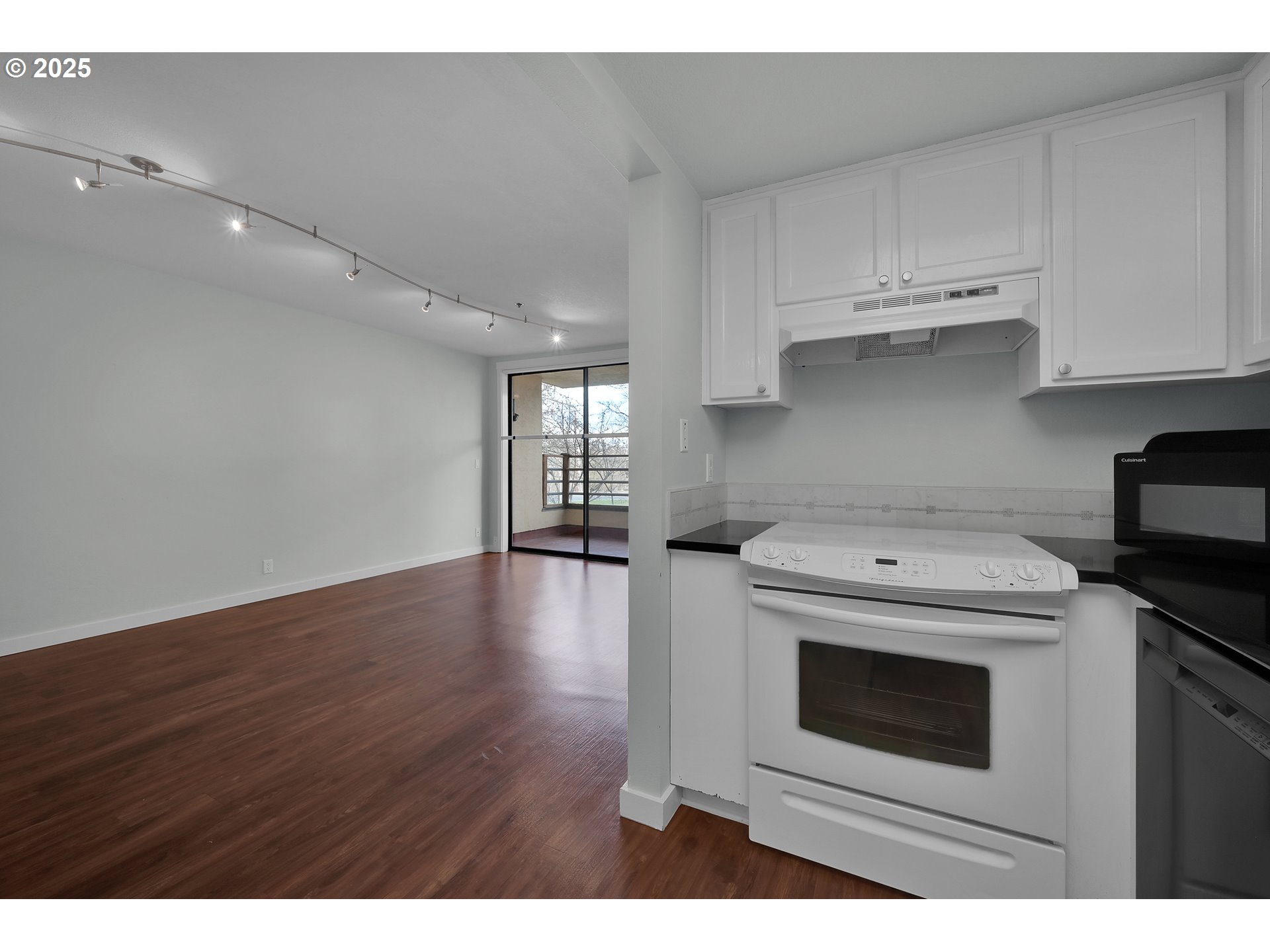 Eugene, Oregon 97401, United States, 1 Bedroom Bedrooms, ,1 BathroomBathrooms,Residential,Pending,541