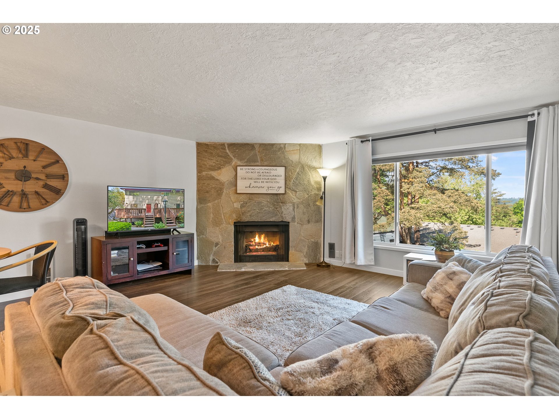24022 NE TREEHILL DR