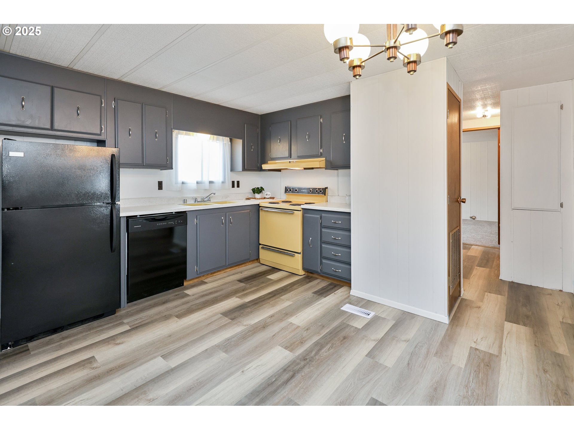 1225 W 10TH AVE 24