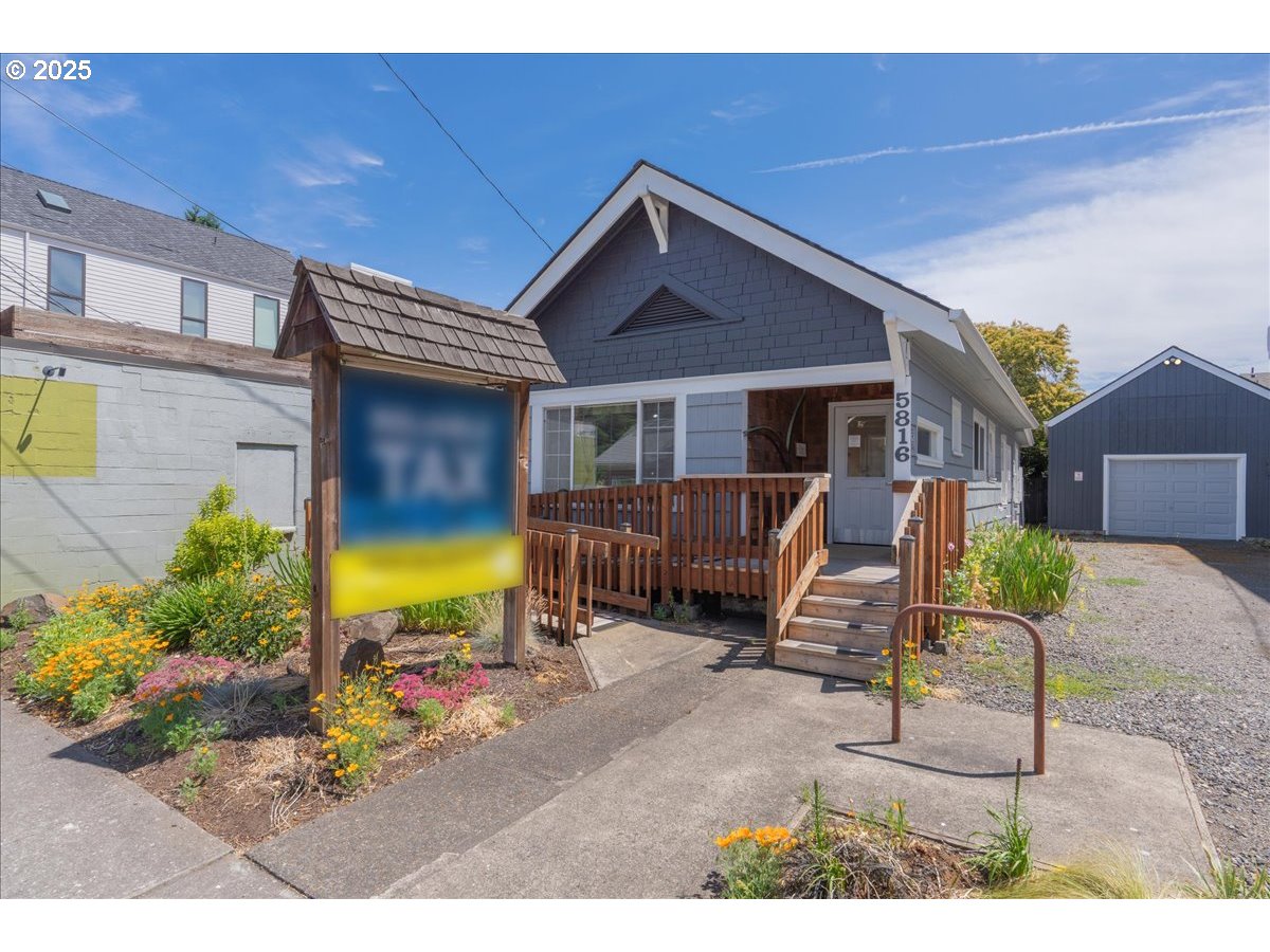 5816 N GREELEY AVE
