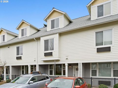 10845 E BURNSIDE ST Portland OR 97216