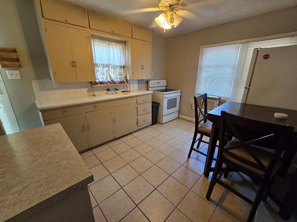 42 W 26th St, San Angelo, Texas image 19