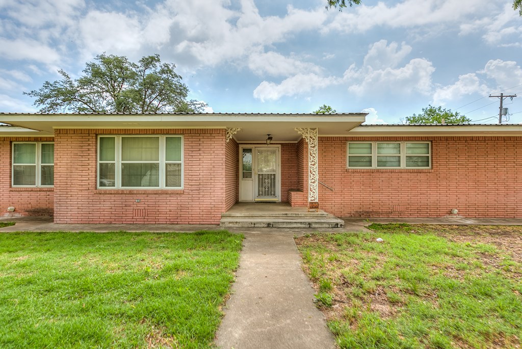800 Pecan St, Miles, Texas image 5