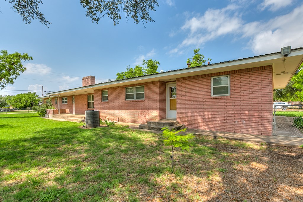 800 Pecan St, Miles, Texas image 32