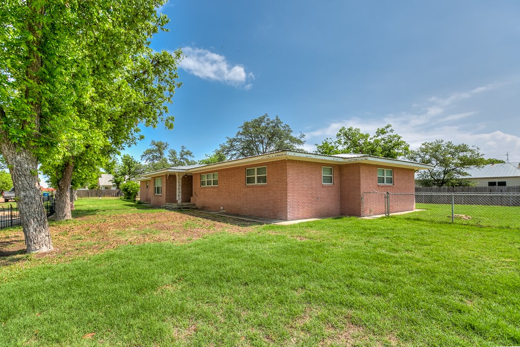 800 Pecan St, Miles, Texas image 35