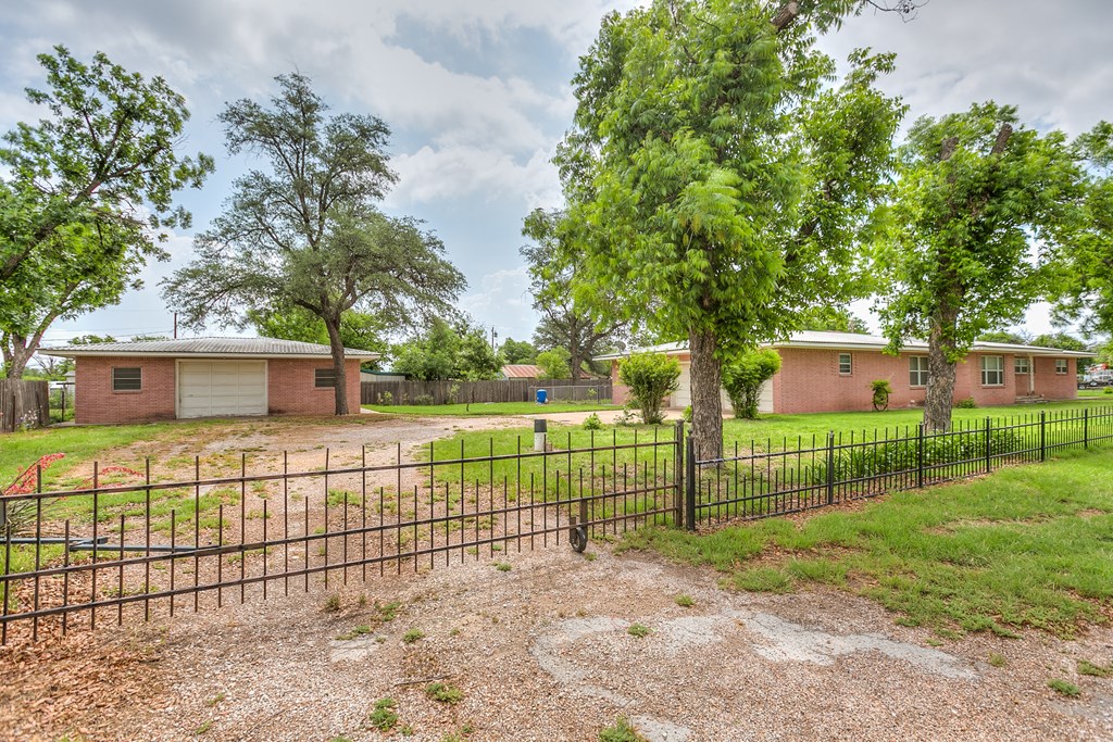 800 Pecan St, Miles, Texas image 4