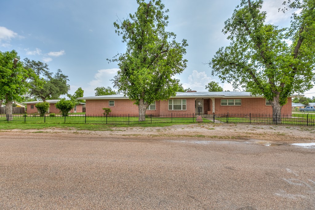 800 Pecan St, Miles, Texas image 2